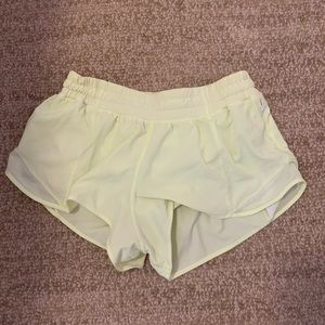 Lululemon 2.5 hotty hot shorts